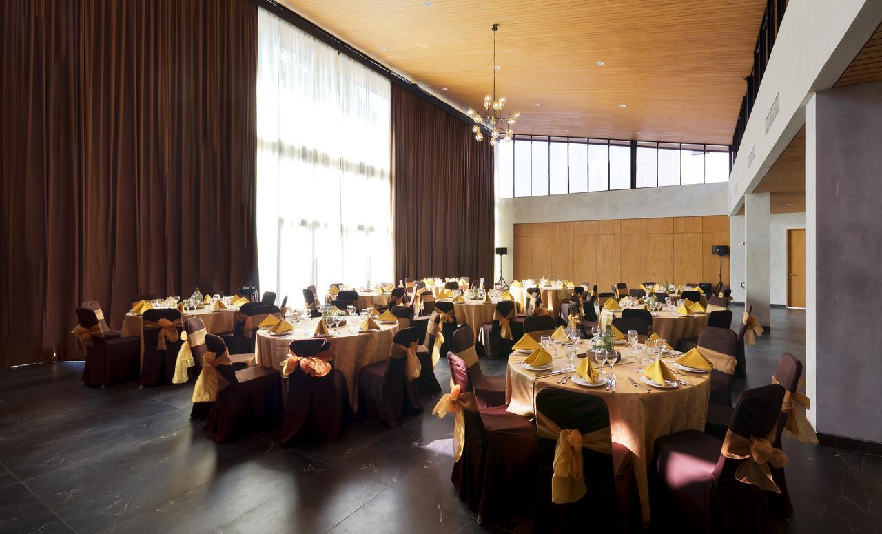 Hotel Aviary Bintaro à Serpong Extérieur photo